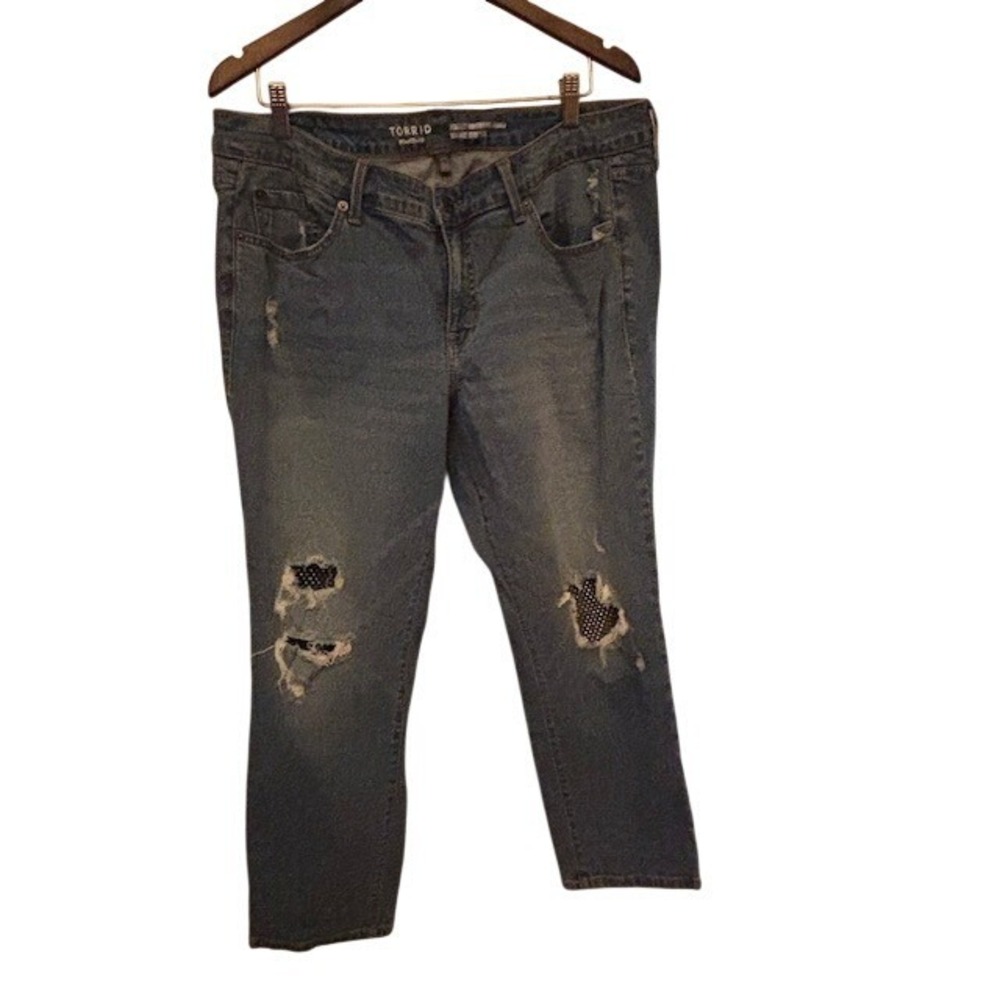Torrid Perfect Boyfriend Ankle Jeans 16S Stretch Distressed Rhinestone Knee